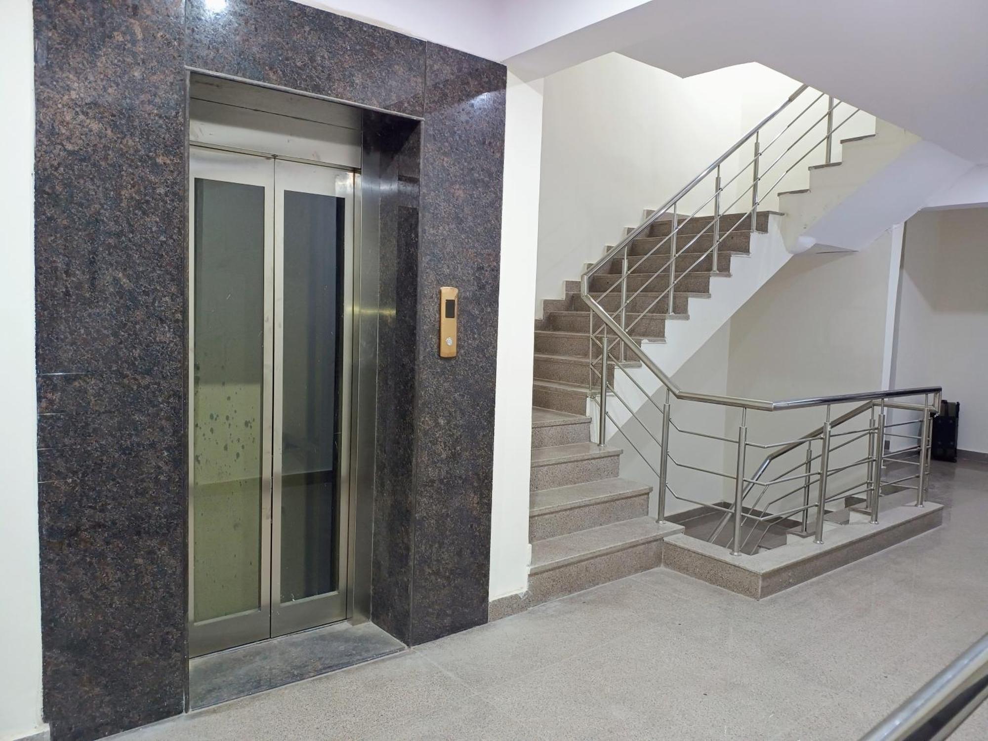 Hotel Krishna Tower Delhi  Eksteriør billede