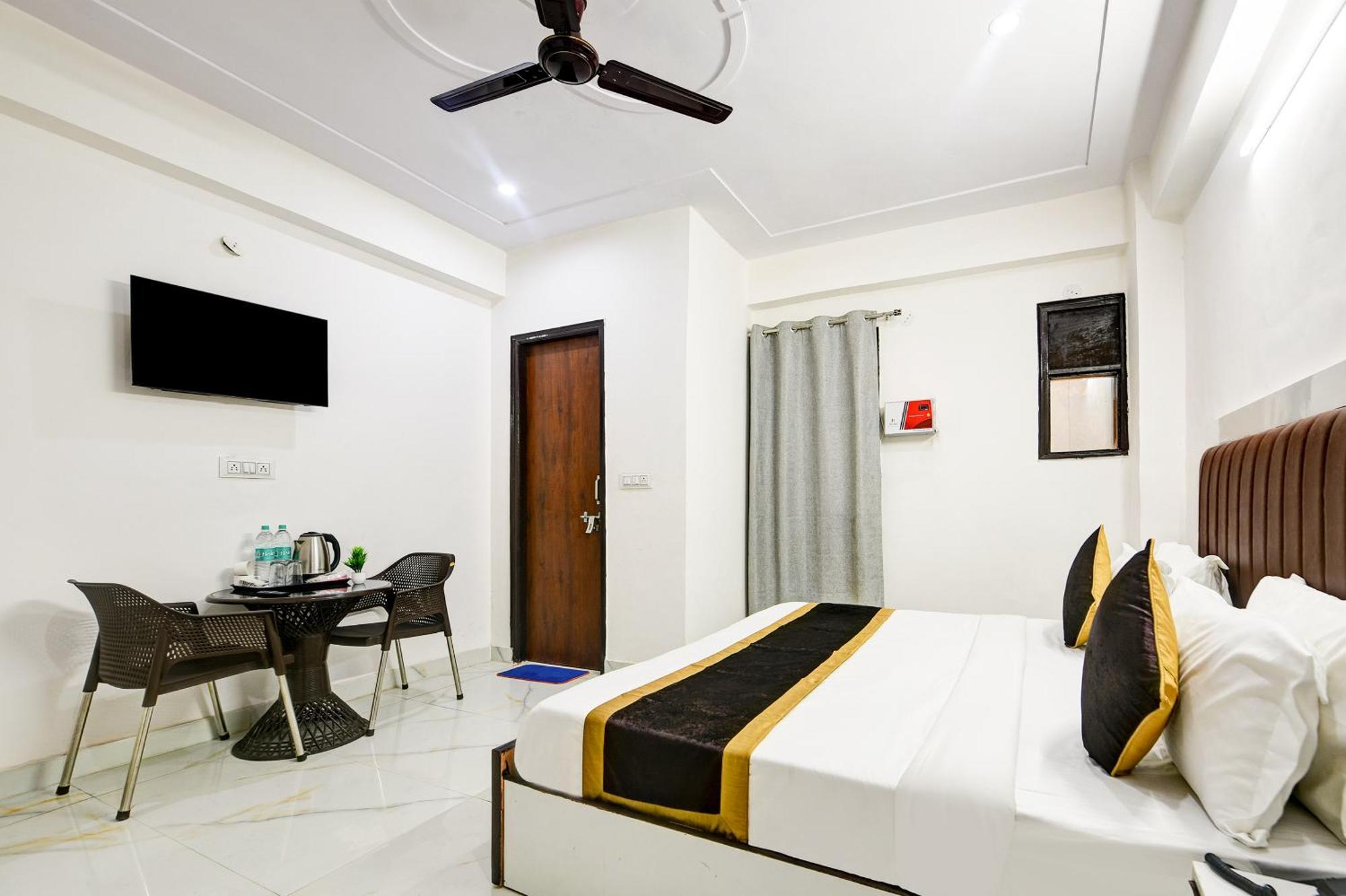 Hotel Krishna Tower Delhi  Eksteriør billede