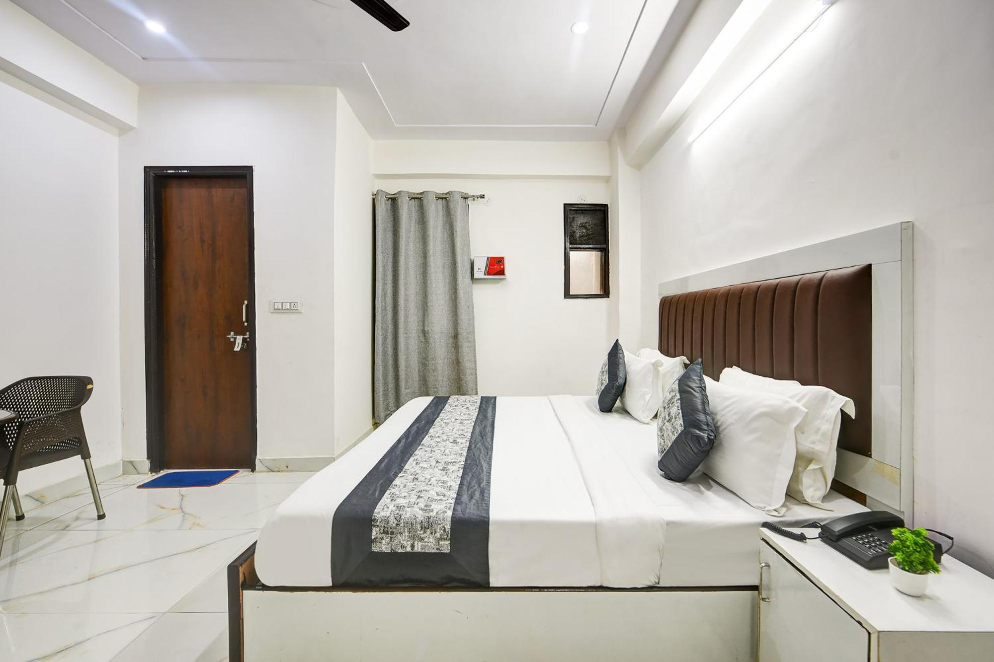 Hotel Krishna Tower Delhi  Eksteriør billede