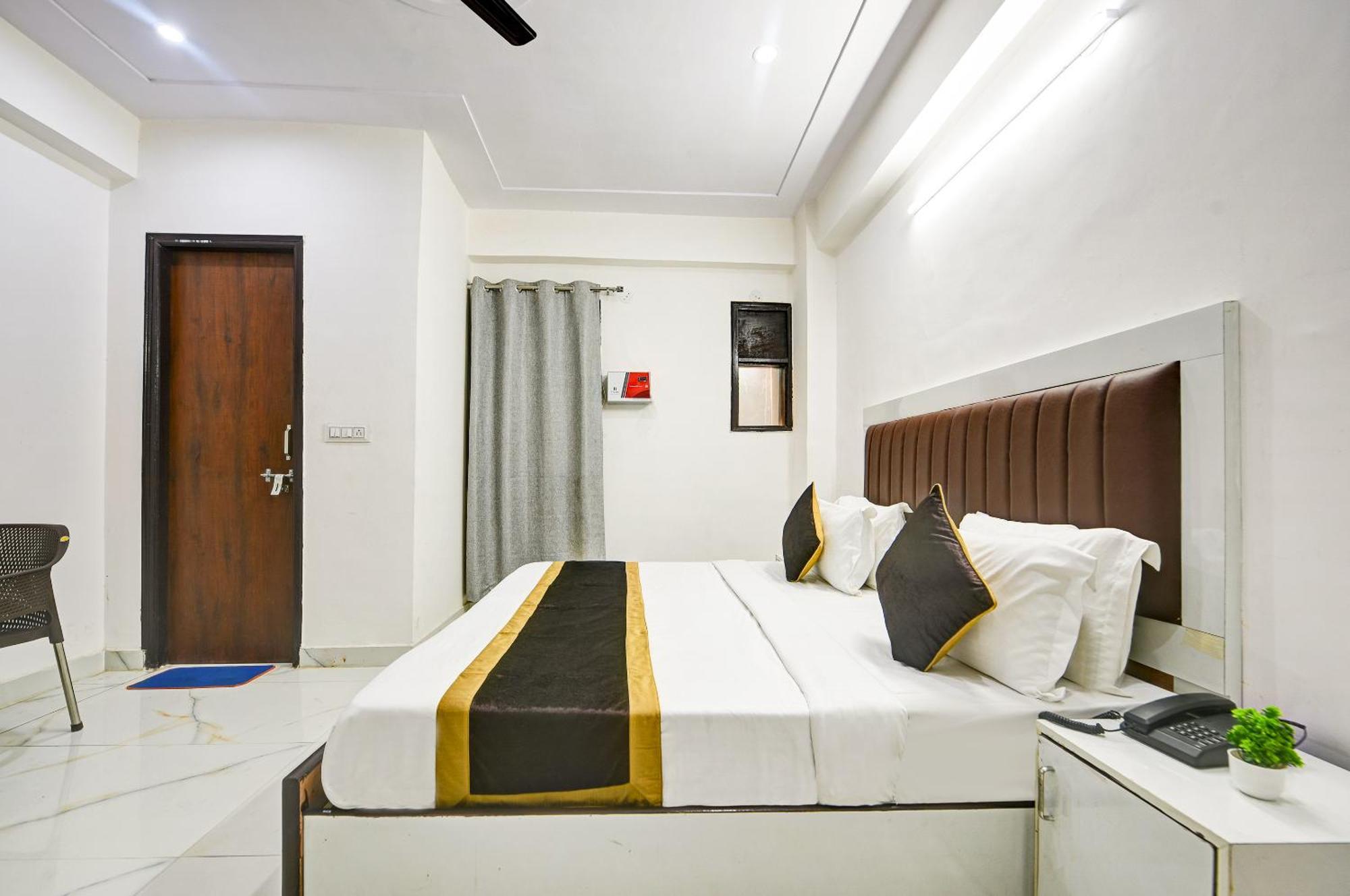Hotel Krishna Tower Delhi  Eksteriør billede