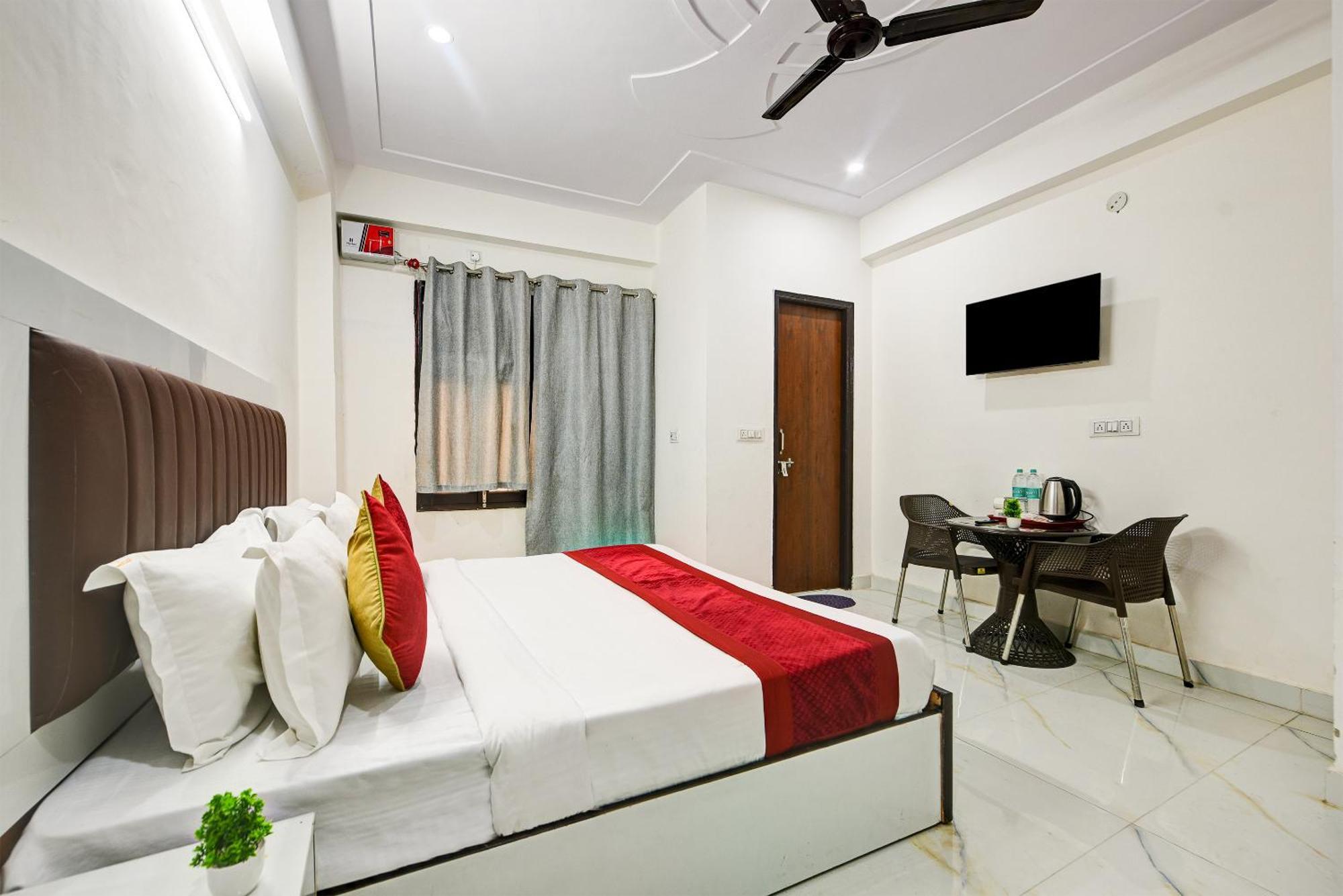 Hotel Krishna Tower Delhi  Eksteriør billede