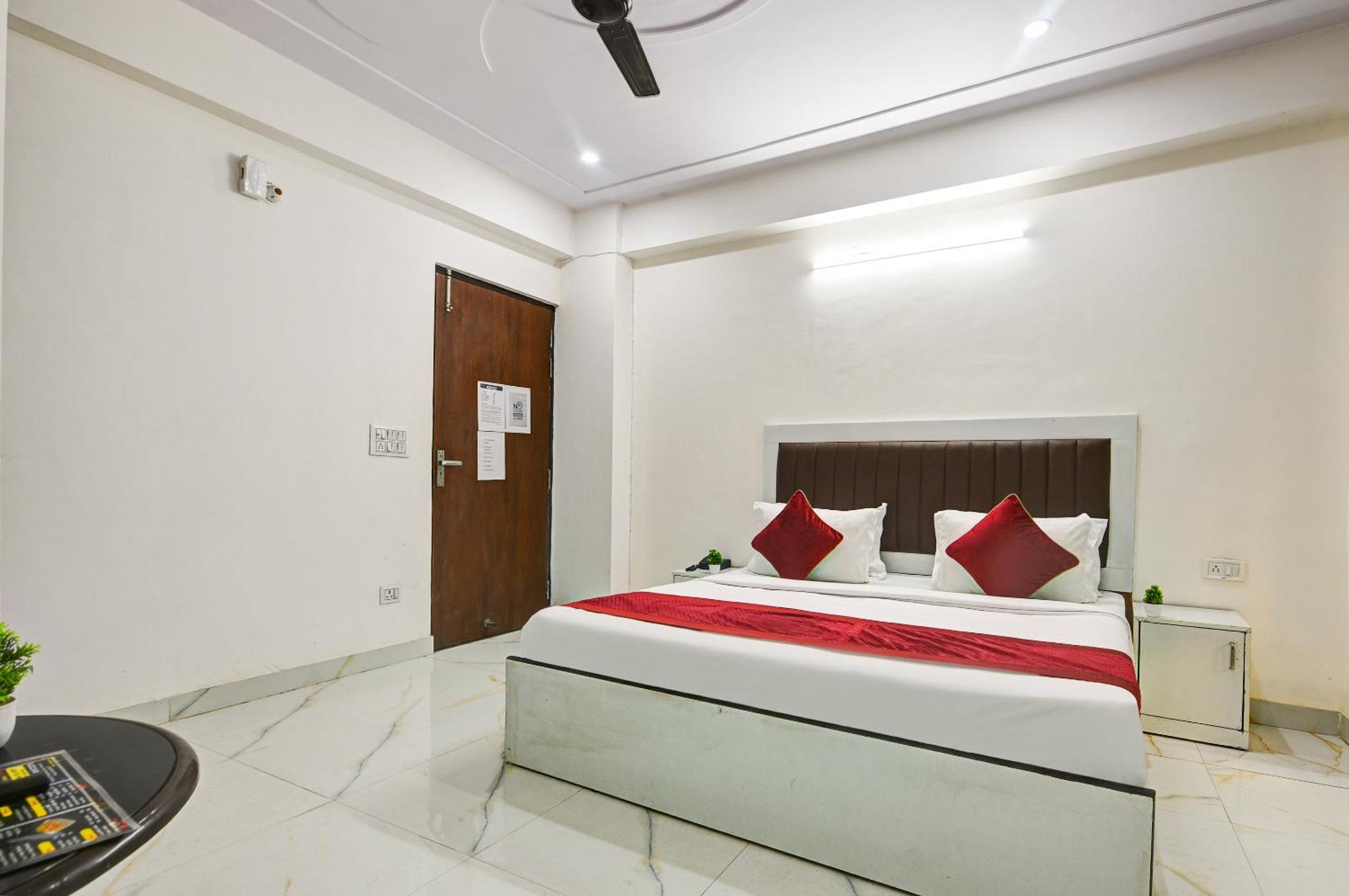 Hotel Krishna Tower Delhi  Eksteriør billede