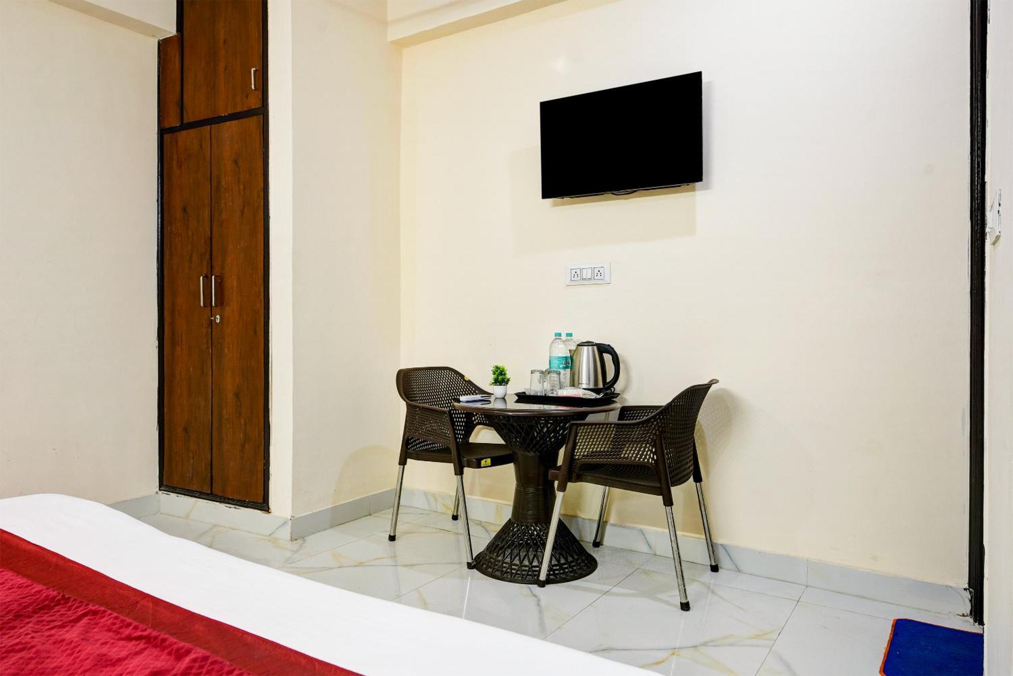 Hotel Krishna Tower Delhi  Eksteriør billede